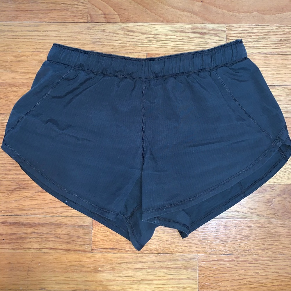 LULULEMON black shorts (size: 2)